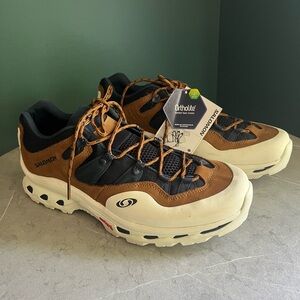 Salomon XT Quest Hiking Sneaker